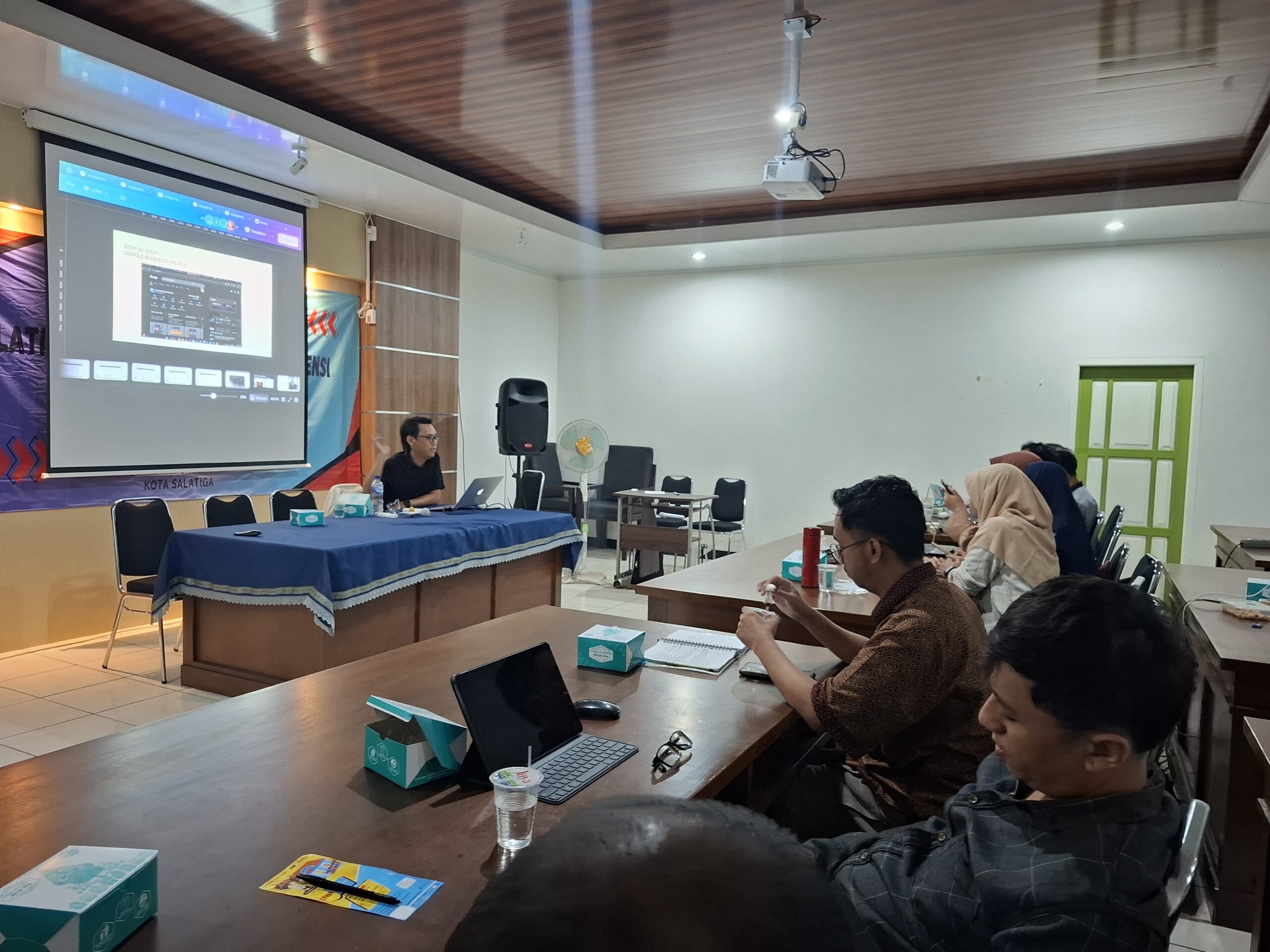 Pendampingan UMKM Kota Salatiga: Workshop Digital Marketing Dorong Optimalisasi Media Sosial dan Konten